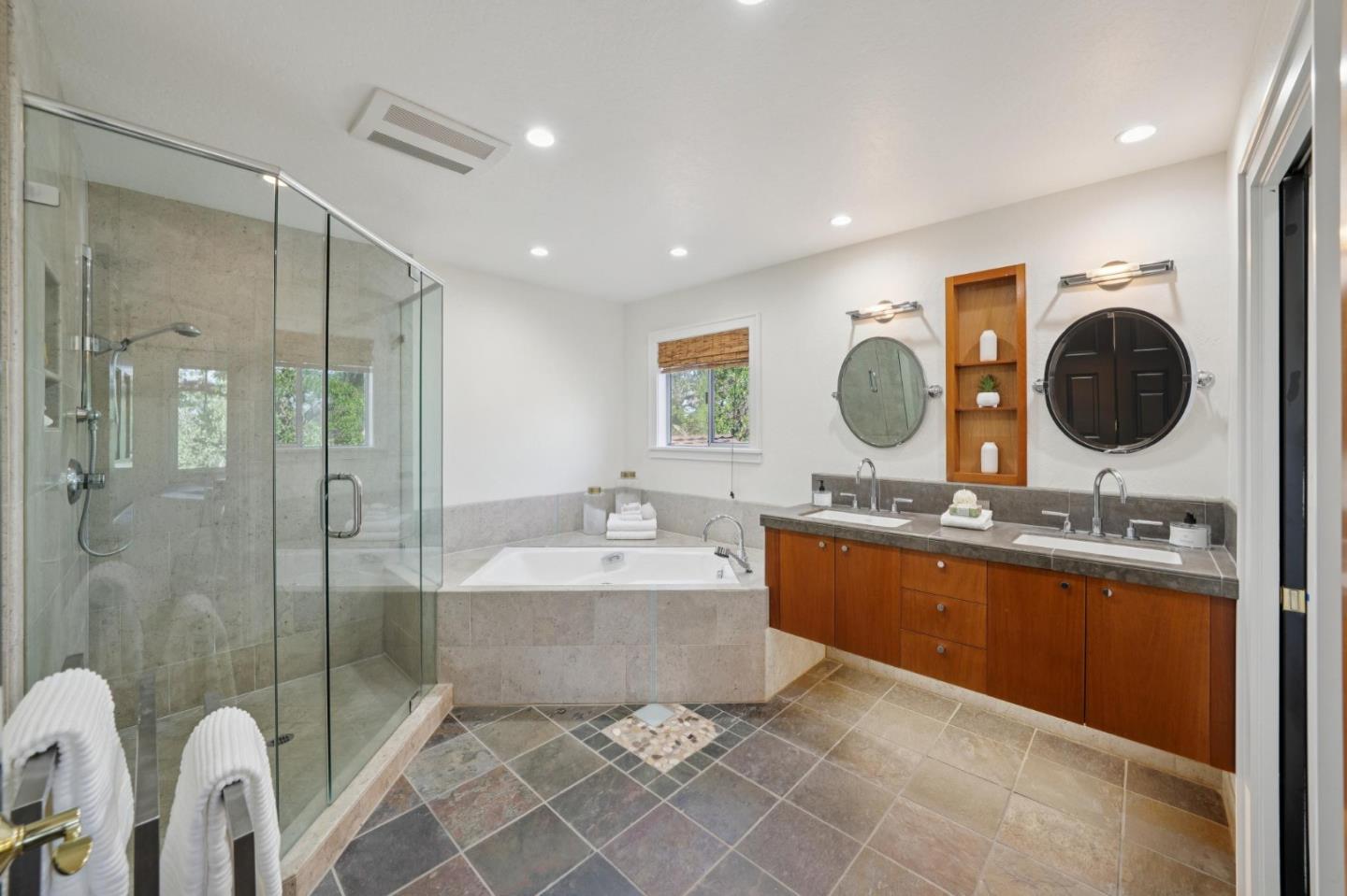 Detail Gallery Image 56 of 100 For 14990 Winchester Blvd, Los Gatos,  CA 95030 - 4 Beds | 3/2 Baths