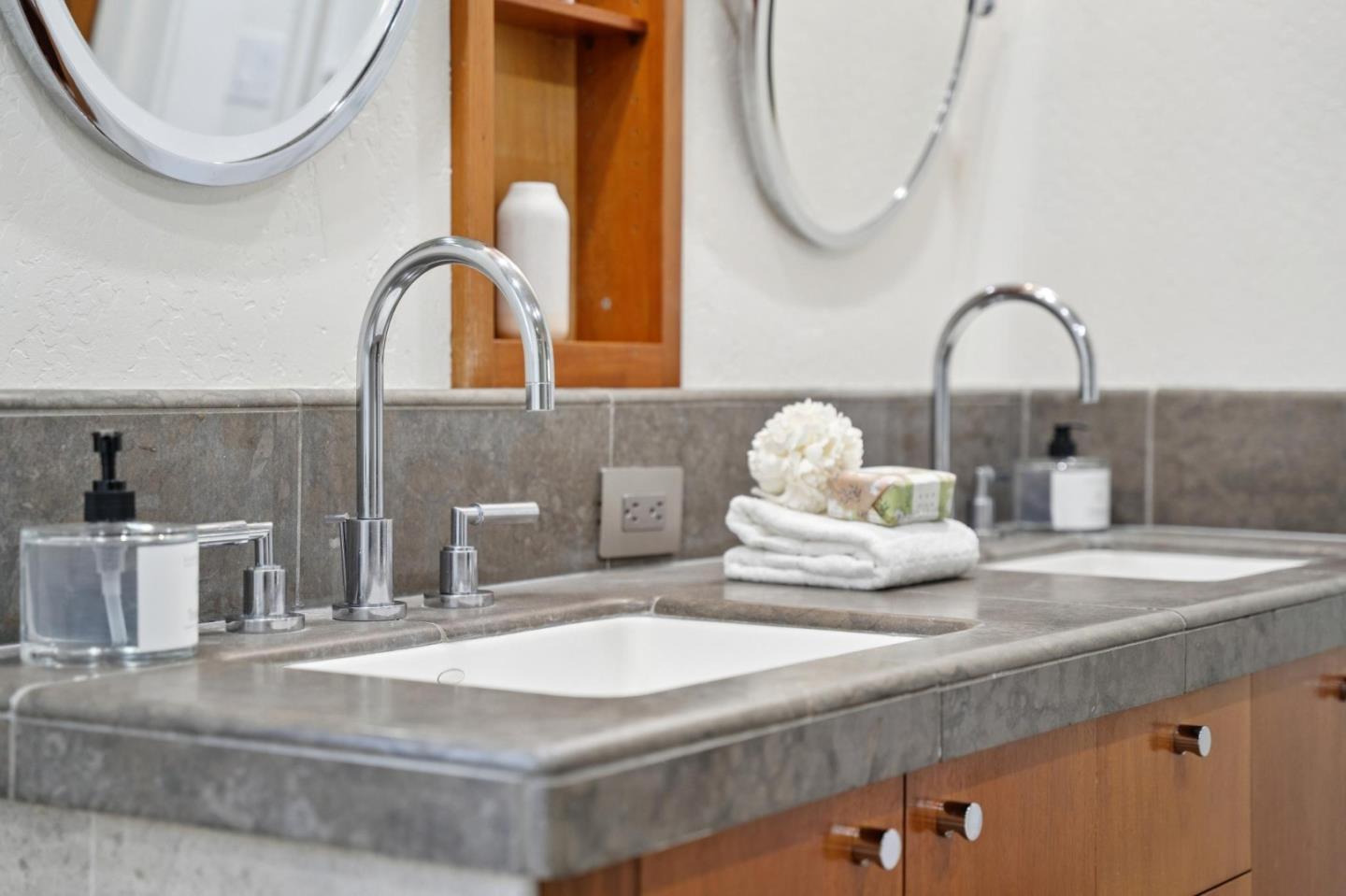 Detail Gallery Image 57 of 100 For 14990 Winchester Blvd, Los Gatos,  CA 95030 - 4 Beds | 3/2 Baths