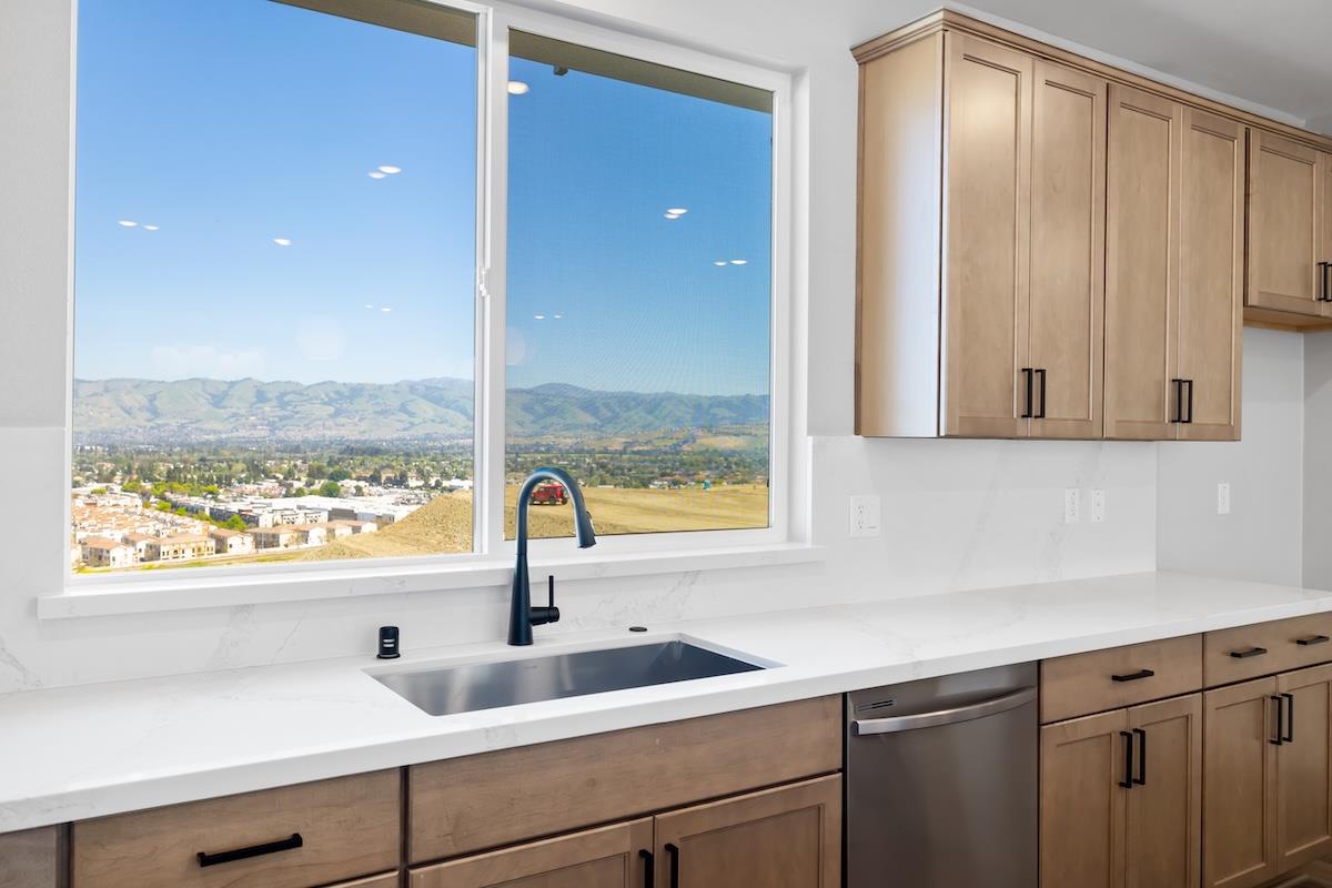 Detail Gallery Image 7 of 30 For 715 Altino Blvd, San Jose,  CA 95136 - 4 Beds | 3/1 Baths