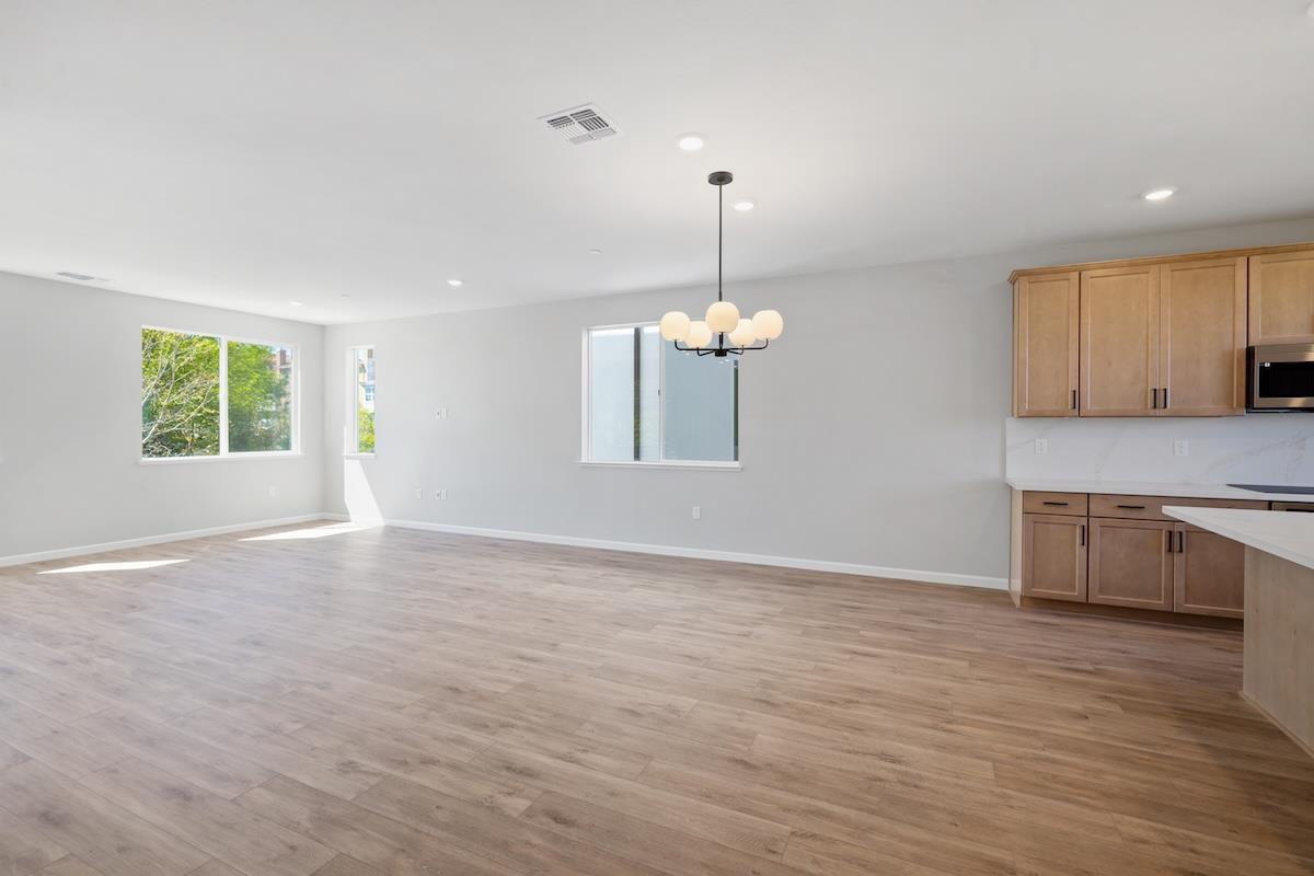 Detail Gallery Image 8 of 30 For 715 Altino Blvd, San Jose,  CA 95136 - 4 Beds | 3/1 Baths