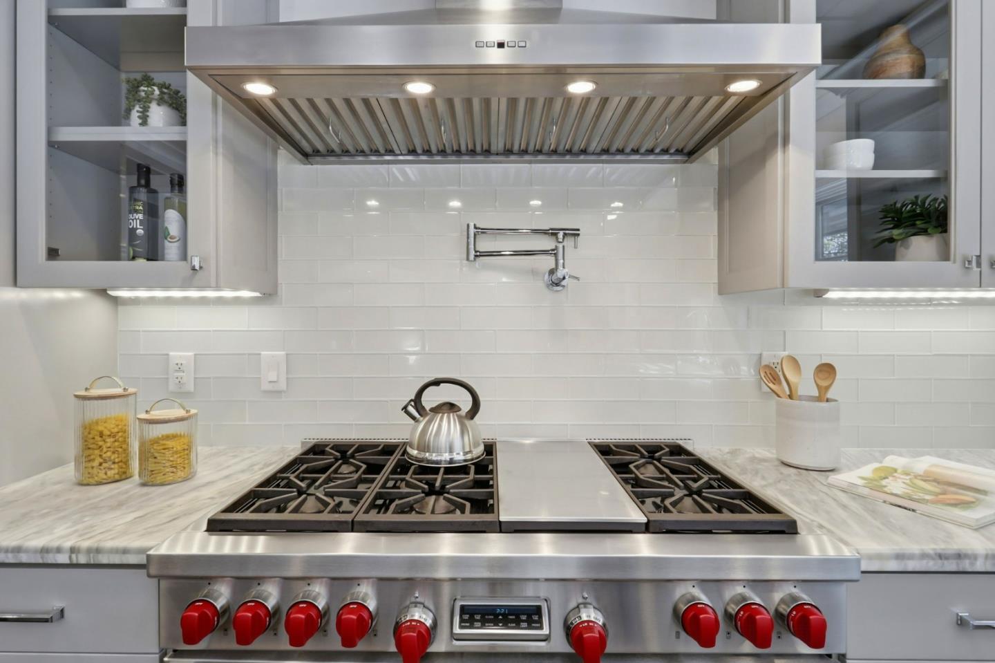 Detail Gallery Image 16 of 92 For 819 Morse St, San Jose,  CA 95126 - 5 Beds | 4/1 Baths