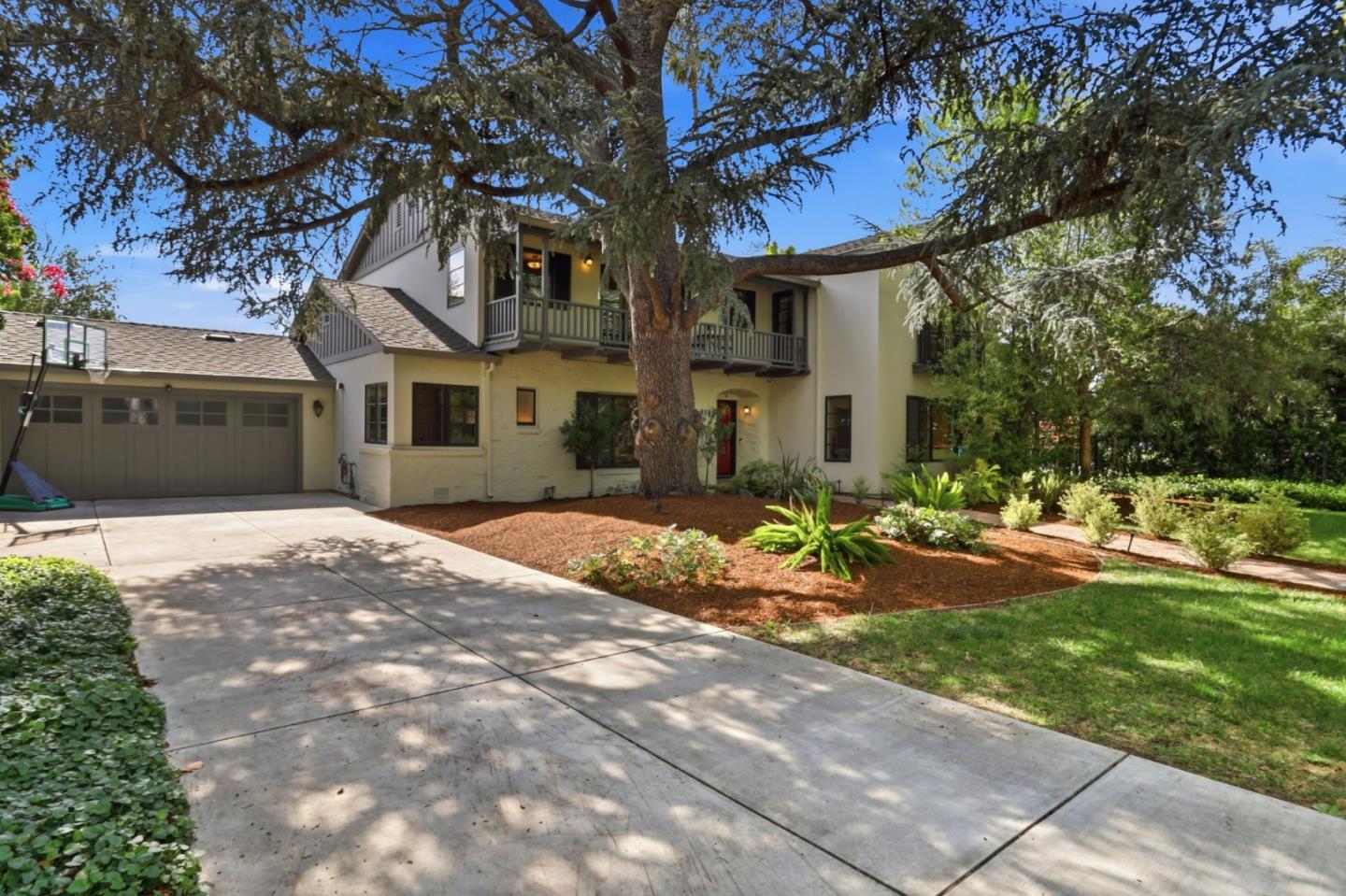 Detail Gallery Image 2 of 92 For 819 Morse St, San Jose,  CA 95126 - 5 Beds | 4/1 Baths