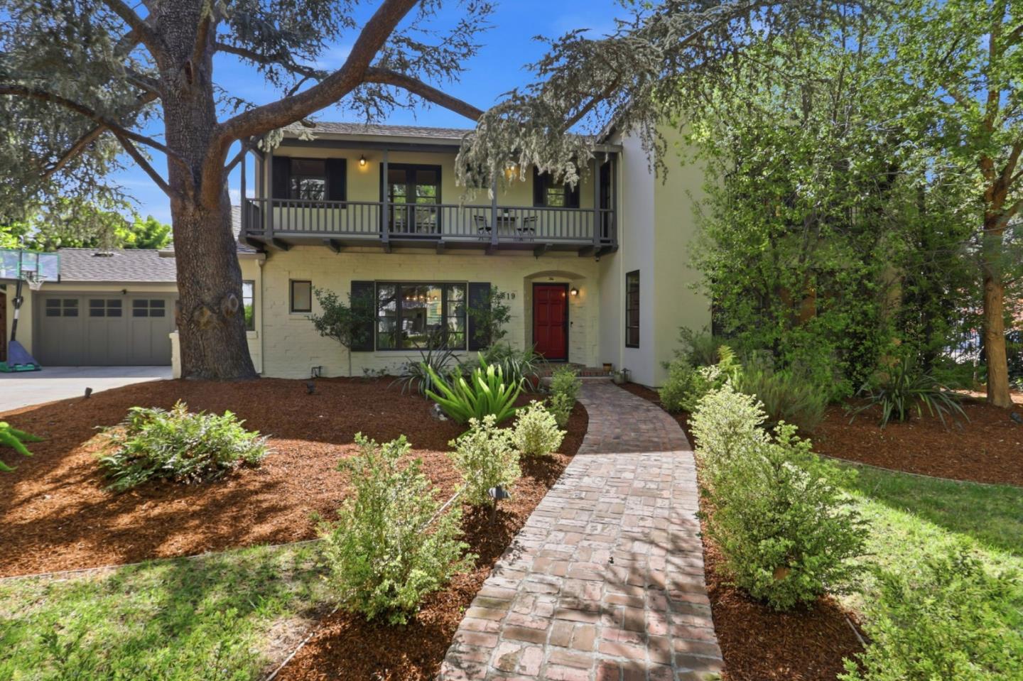 Detail Gallery Image 4 of 92 For 819 Morse St, San Jose,  CA 95126 - 5 Beds | 4/1 Baths