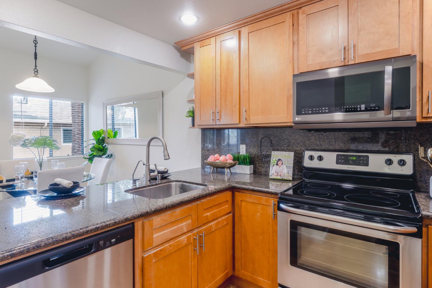 Detail Gallery Image 14 of 38 For 4010 Williams Rd #4,  San Jose,  CA 95117 - 2 Beds | 2 Baths