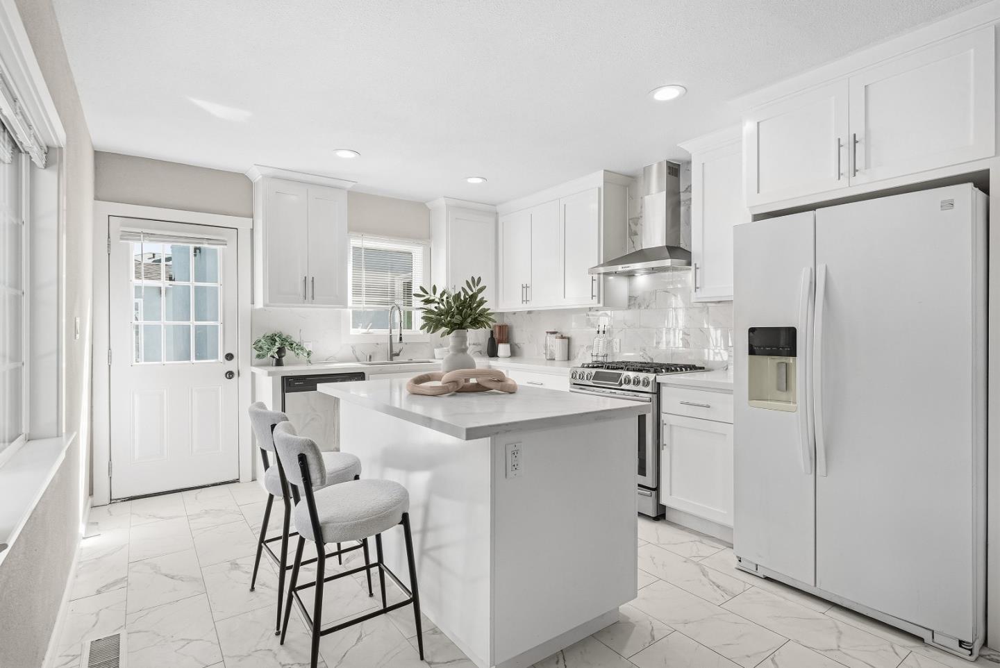 Detail Gallery Image 5 of 30 For 1508 W Hedding St, San Jose,  CA 95126 - 4 Beds | 3 Baths