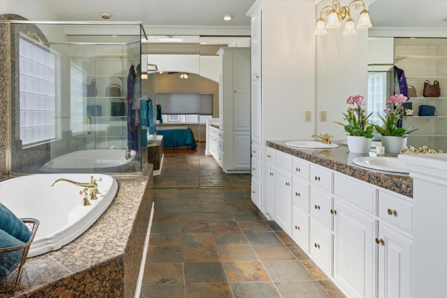 Detail Gallery Image 12 of 54 For 143 Alamo Ave, Santa Cruz,  CA 95060 - 3 Beds | 2/1 Baths