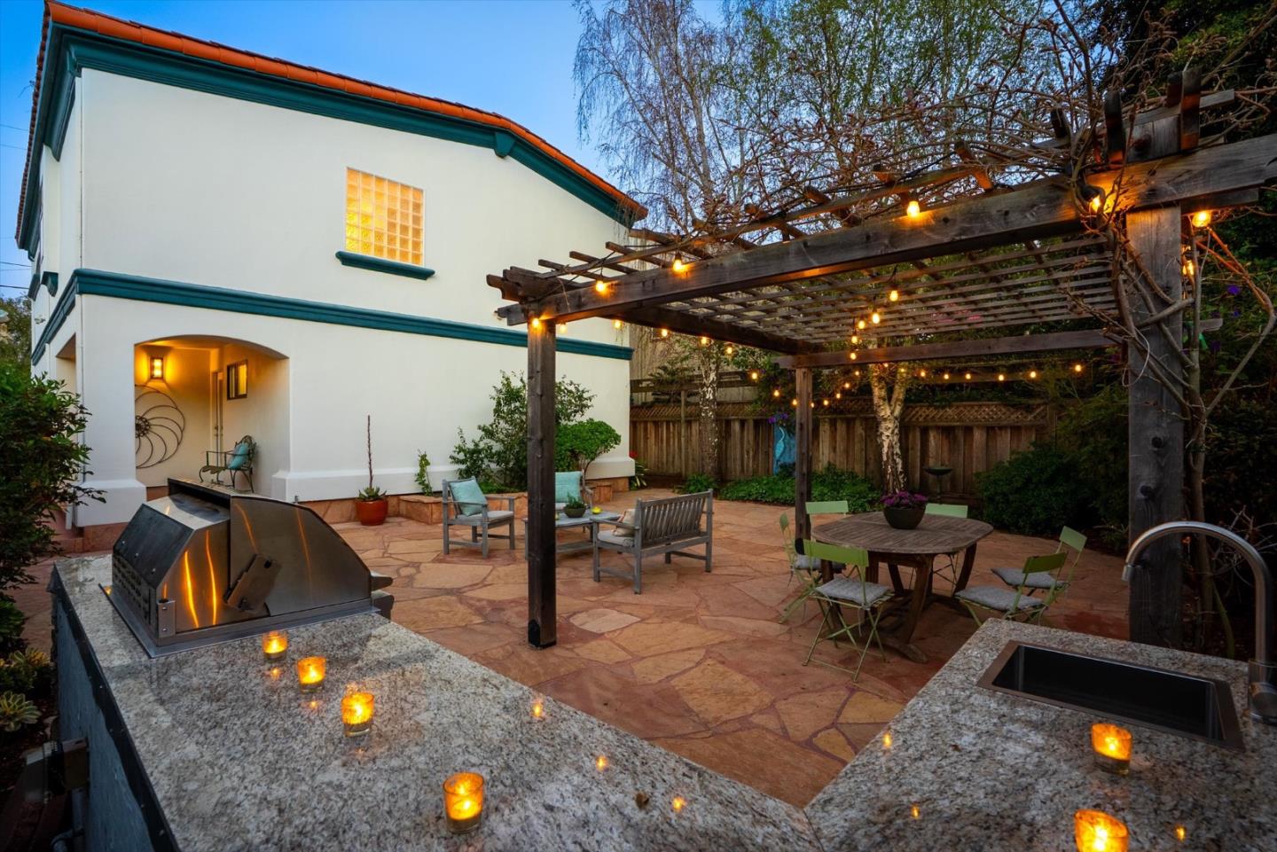 Detail Gallery Image 2 of 54 For 143 Alamo Ave, Santa Cruz,  CA 95060 - 3 Beds | 2/1 Baths