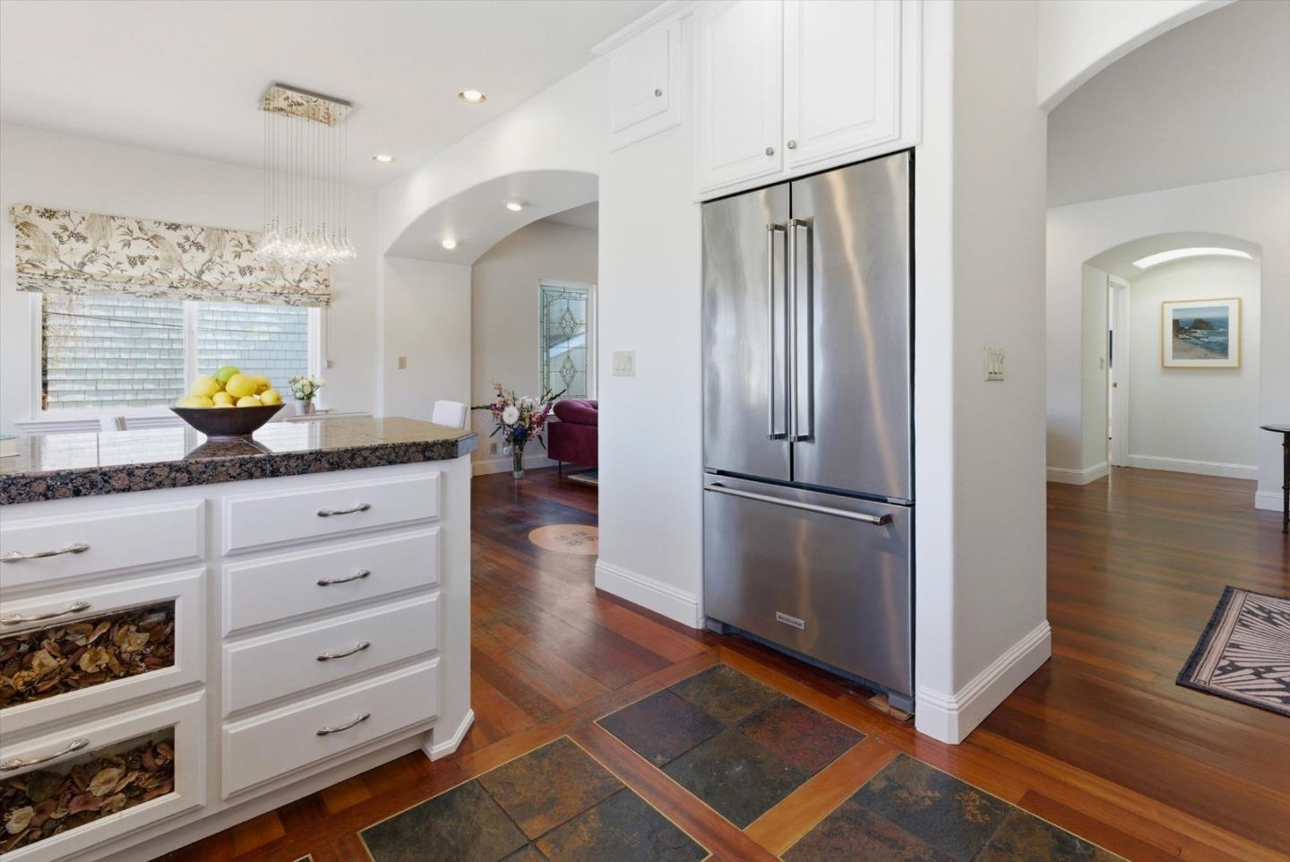 Detail Gallery Image 8 of 54 For 143 Alamo Ave, Santa Cruz,  CA 95060 - 3 Beds | 2/1 Baths