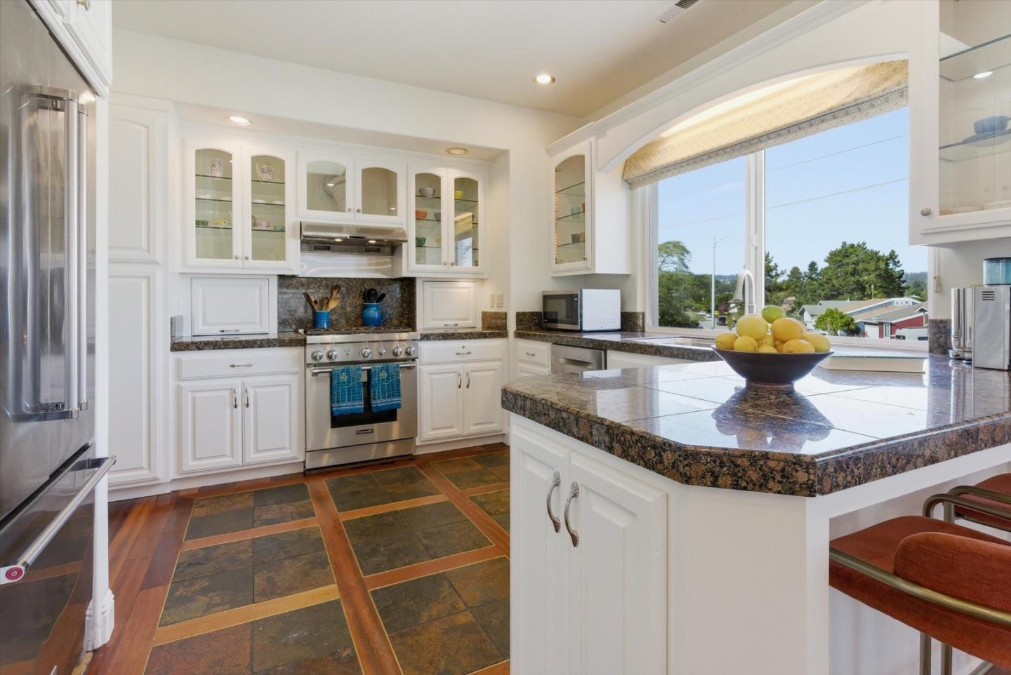 Detail Gallery Image 9 of 54 For 143 Alamo Ave, Santa Cruz,  CA 95060 - 3 Beds | 2/1 Baths