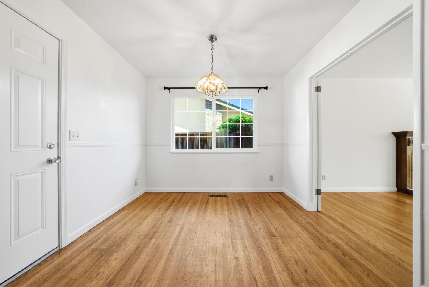 Detail Gallery Image 10 of 42 For 7608 Peach Blossom Dr, Cupertino,  CA 95014 - 5 Beds | 3 Baths