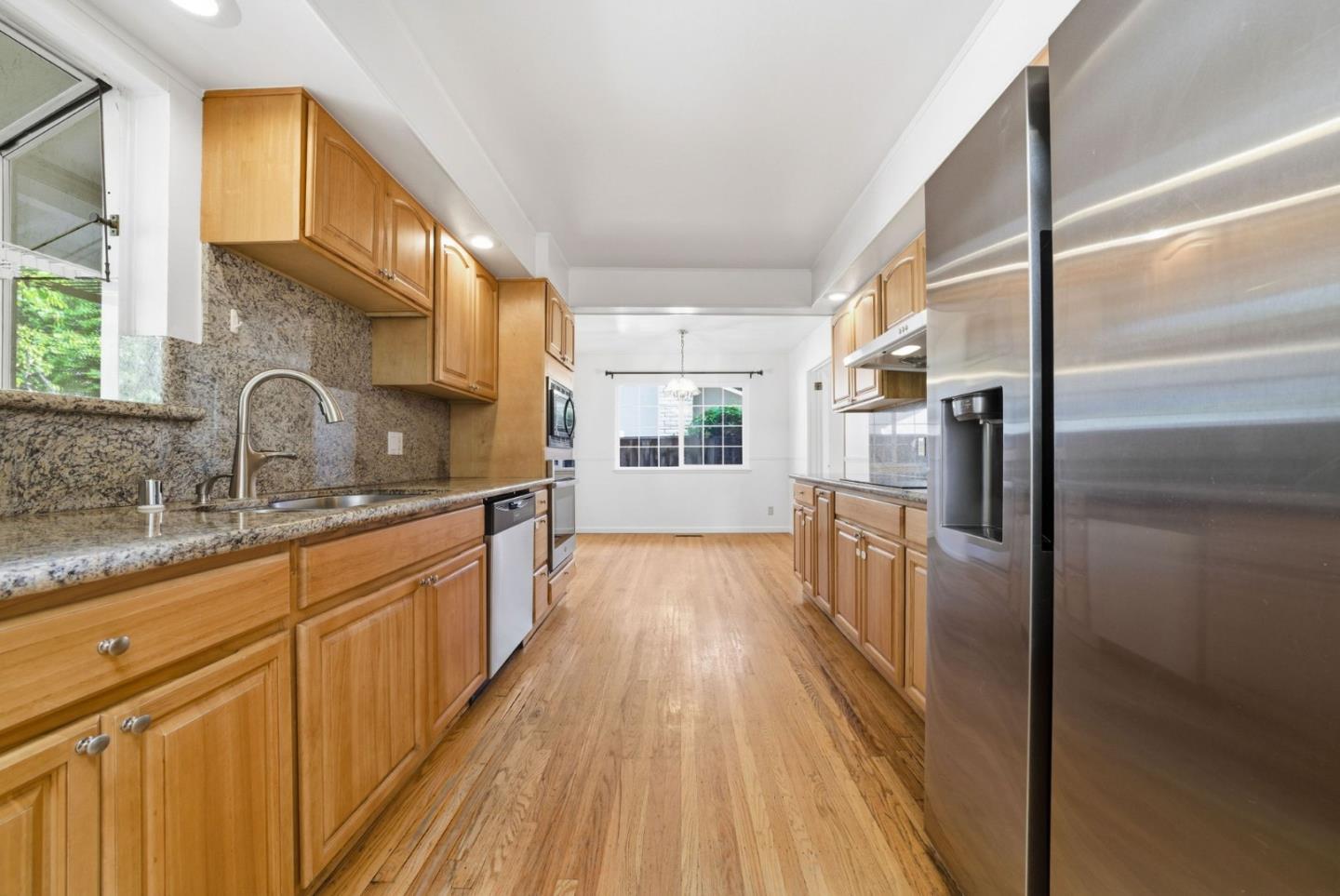 Detail Gallery Image 5 of 42 For 7608 Peach Blossom Dr, Cupertino,  CA 95014 - 5 Beds | 3 Baths