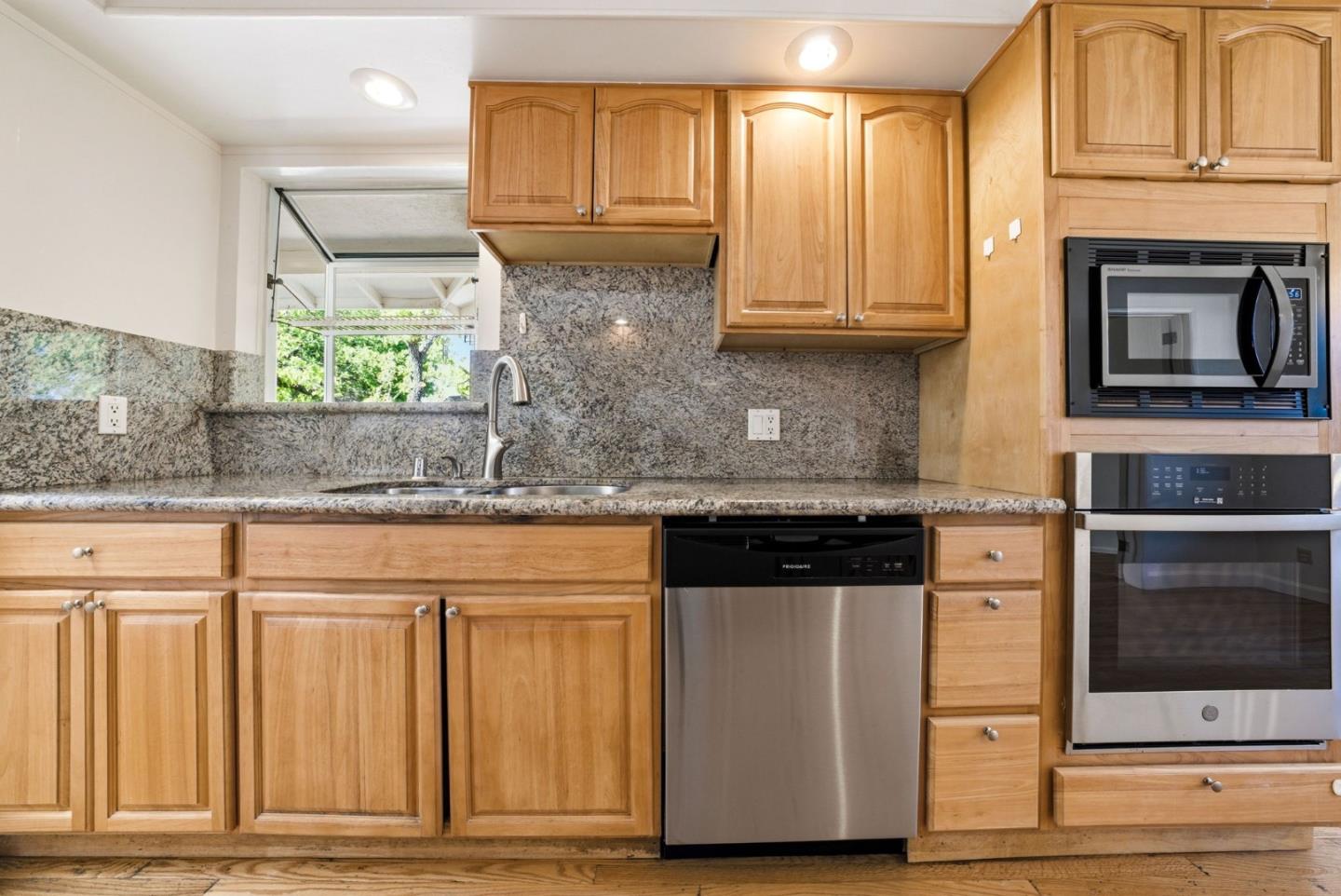 Detail Gallery Image 7 of 42 For 7608 Peach Blossom Dr, Cupertino,  CA 95014 - 5 Beds | 3 Baths