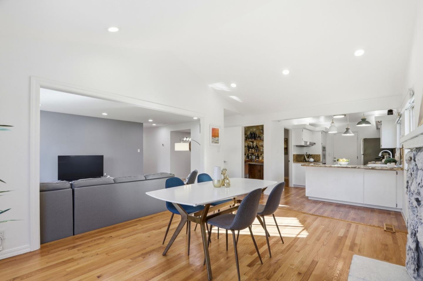 Detail Gallery Image 16 of 47 For 339 El Portal Way, San Jose,  CA 95123 - 3 Beds | 2 Baths