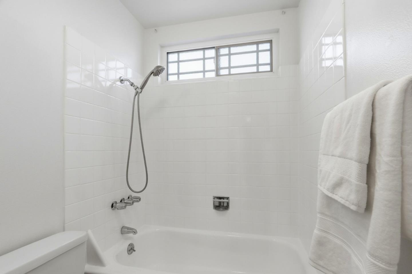 Detail Gallery Image 31 of 47 For 339 El Portal Way, San Jose,  CA 95123 - 3 Beds | 2 Baths