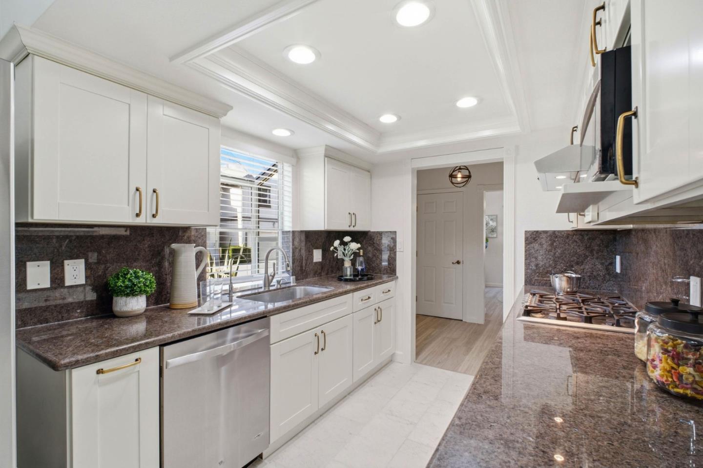 Detail Gallery Image 11 of 51 For 36004 Vallee Ter, Fremont,  CA 94536 - 3 Beds | 2/1 Baths