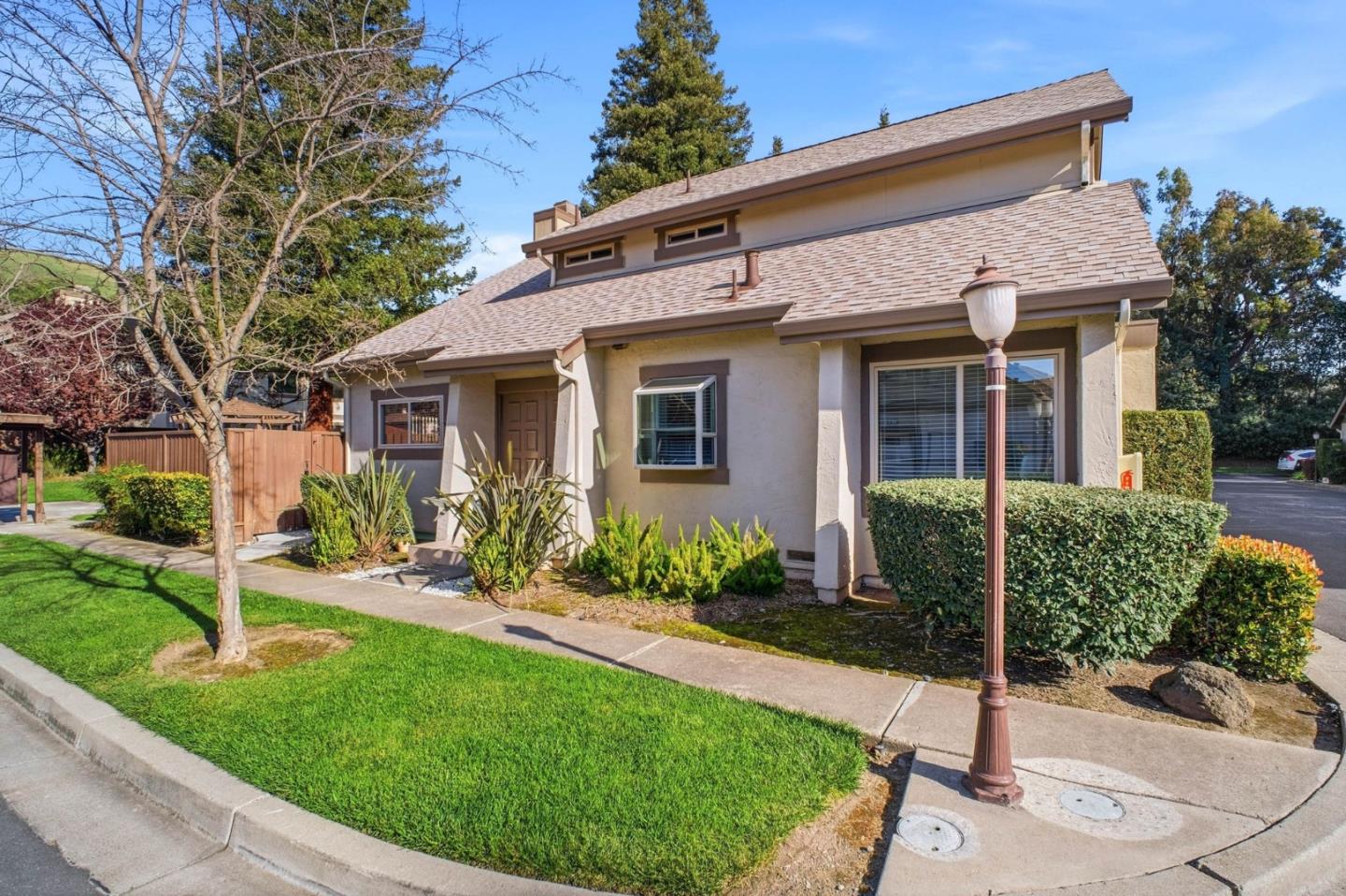 Detail Gallery Image 2 of 51 For 36004 Vallee Ter, Fremont,  CA 94536 - 3 Beds | 2/1 Baths