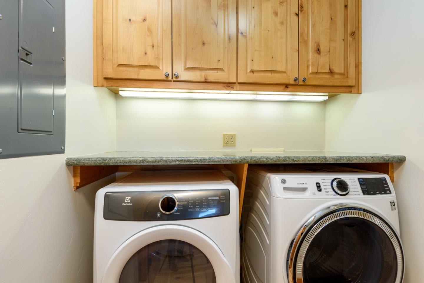 Detail Gallery Image 23 of 28 For 1082 Eden Bower Ln, Redwood City,  CA 94061 - 3 Beds | 3 Baths