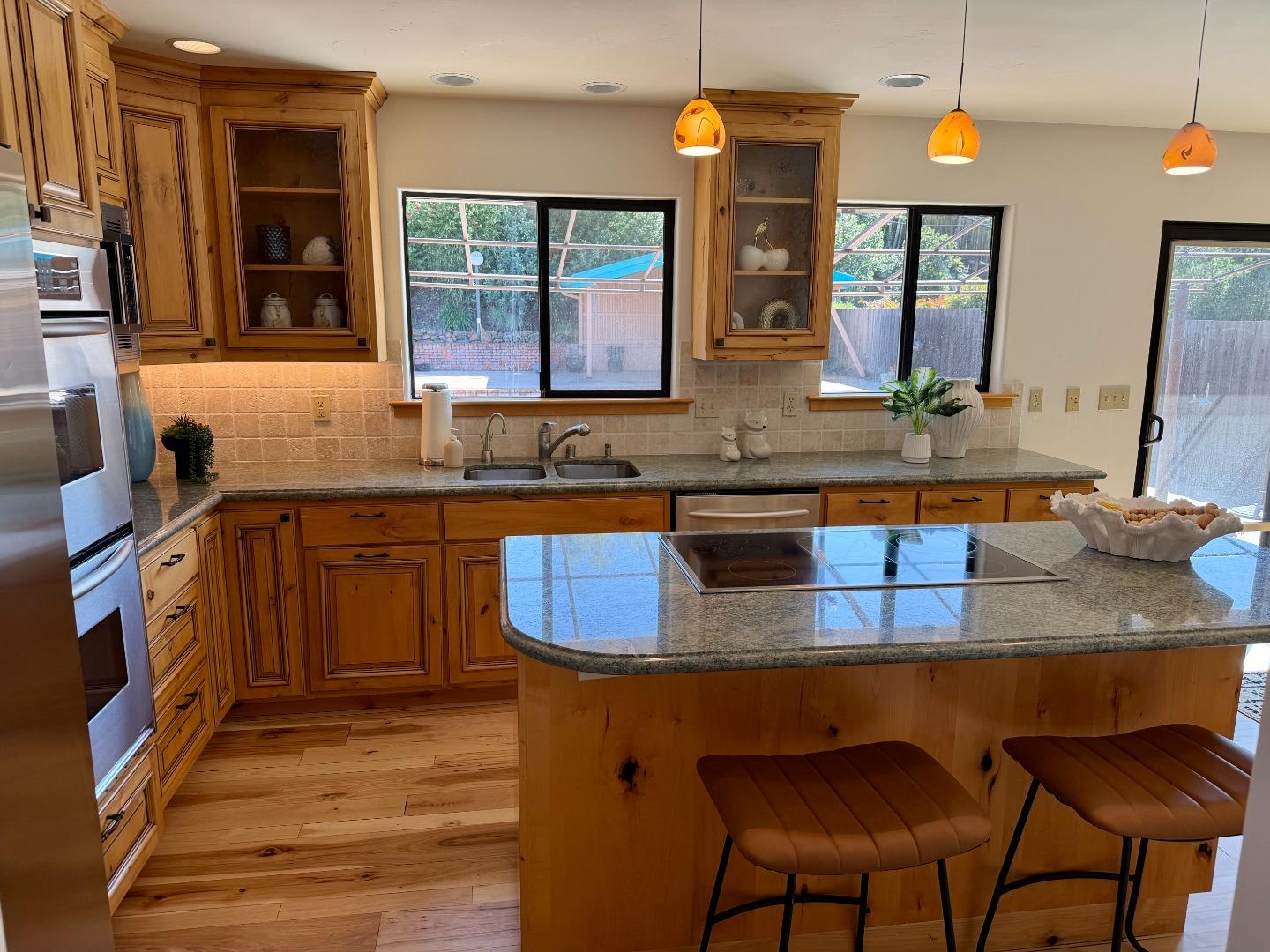 Detail Gallery Image 6 of 18 For 1082 Eden Bower Ln, Redwood City,  CA 94061 - 3 Beds | 3 Baths