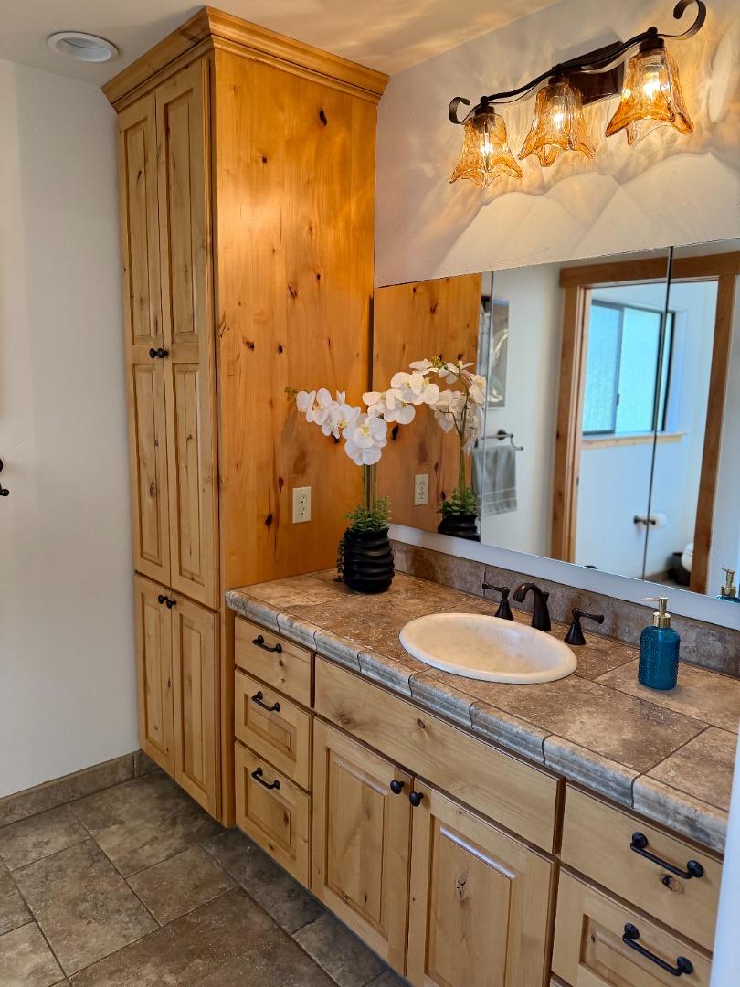 Detail Gallery Image 9 of 18 For 1082 Eden Bower Ln, Redwood City,  CA 94061 - 3 Beds | 3 Baths