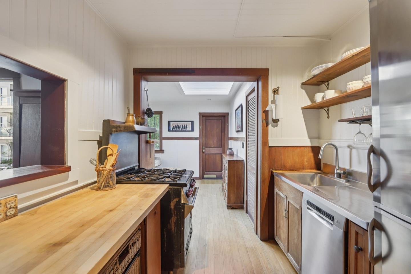 Detail Gallery Image 12 of 56 For 15-17 Macondray Ln, San Francisco,  CA 94133 - – Beds | – Baths