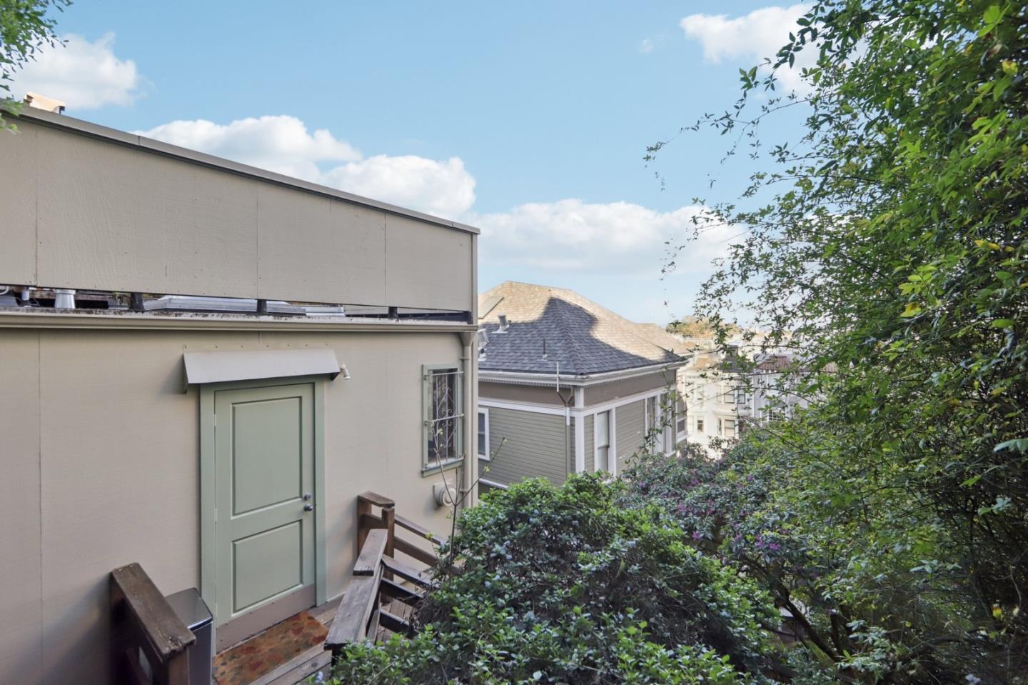 Detail Gallery Image 19 of 56 For 15-17 Macondray Ln, San Francisco,  CA 94133 - – Beds | – Baths