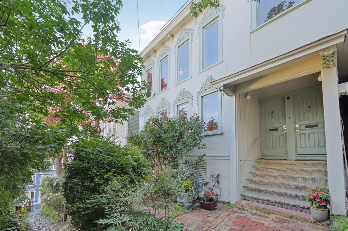 Detail Gallery Image 2 of 56 For 15-17 Macondray Ln, San Francisco,  CA 94133 - – Beds | – Baths