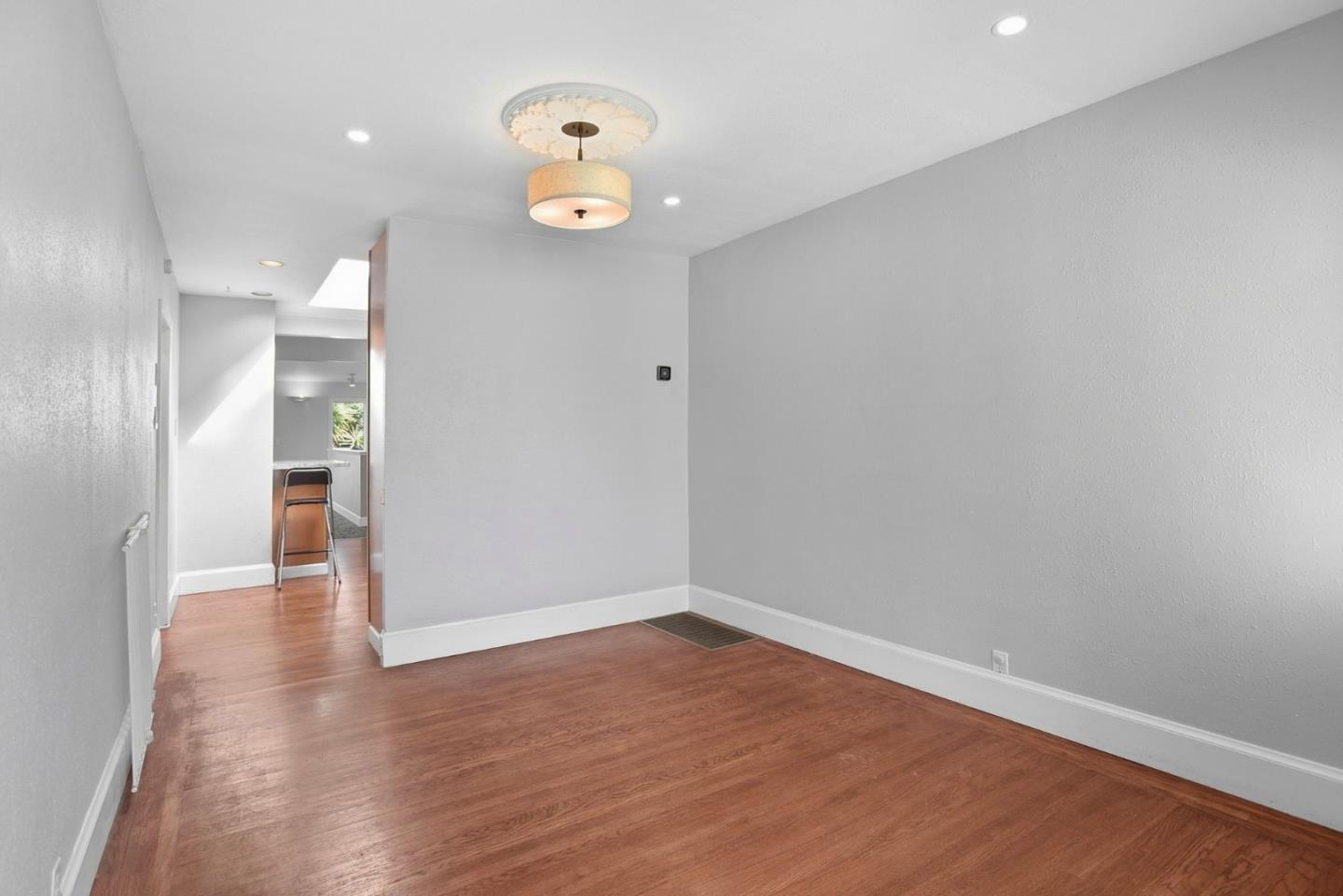 Detail Gallery Image 4 of 32 For 120 Linden, San Bruno,  CA 94066 - 3 Beds | 2 Baths