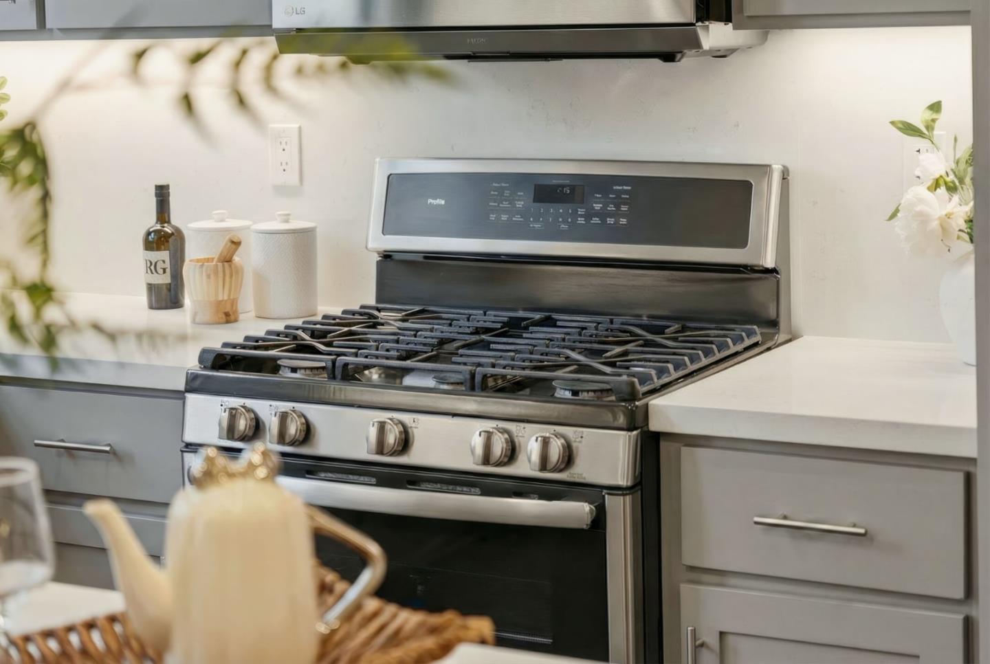 Detail Gallery Image 12 of 53 For 1098 Barberry Ter, Sunnyvale,  CA 94086 - 4 Beds | 3/1 Baths