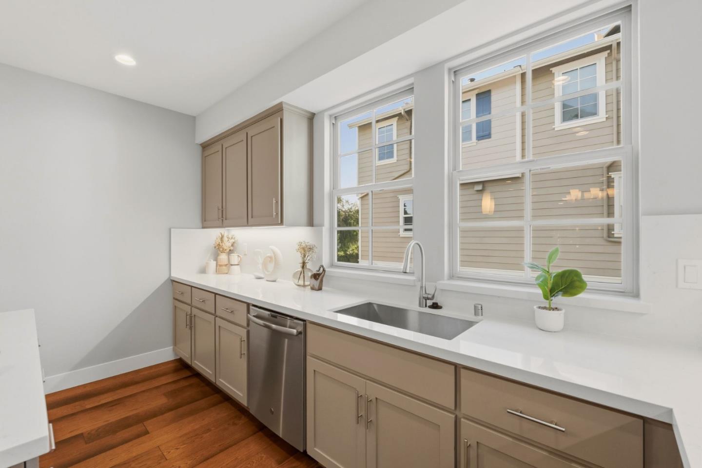 Detail Gallery Image 13 of 53 For 1098 Barberry Ter, Sunnyvale,  CA 94086 - 4 Beds | 3/1 Baths