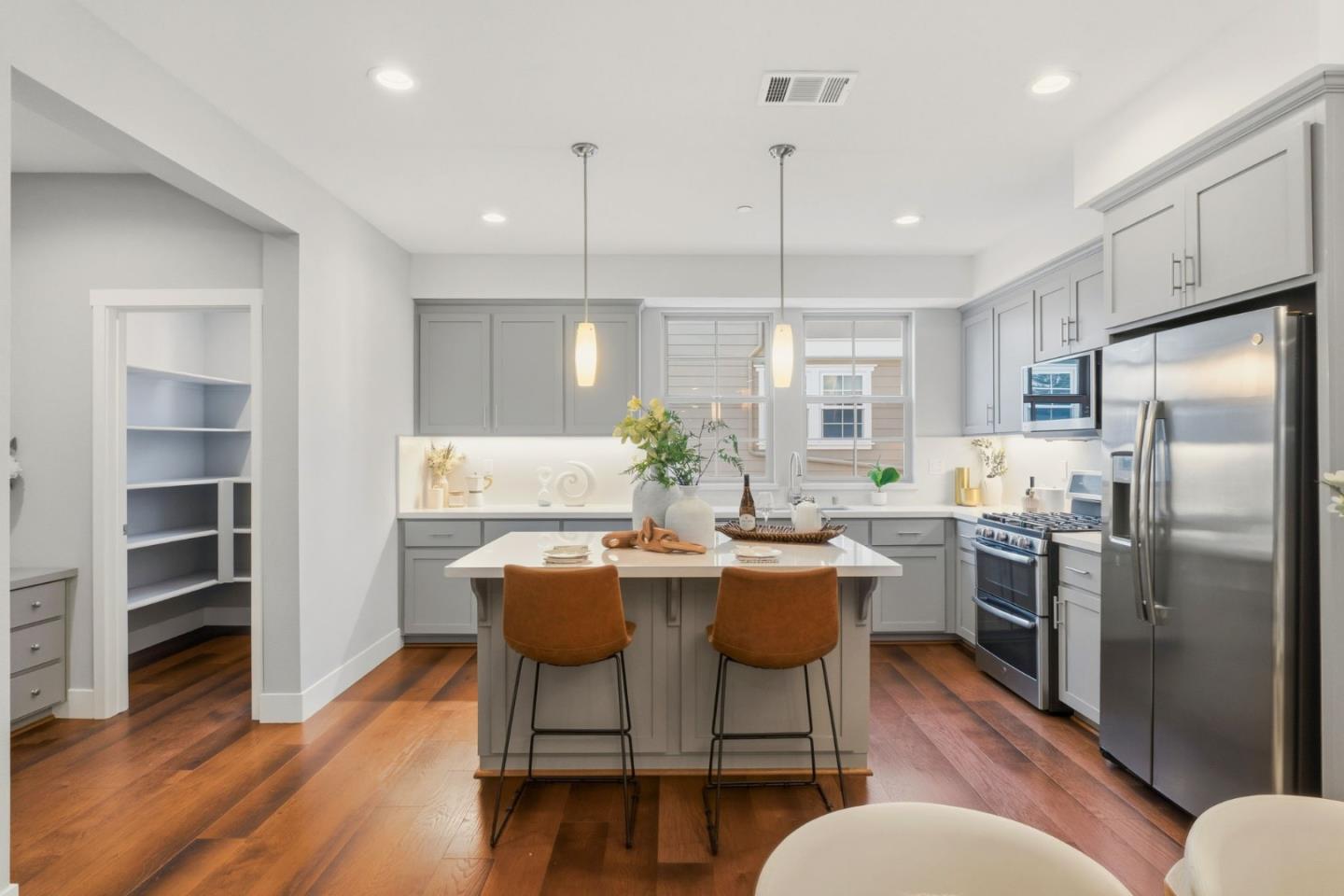 Detail Gallery Image 9 of 53 For 1098 Barberry Ter, Sunnyvale,  CA 94086 - 4 Beds | 3/1 Baths