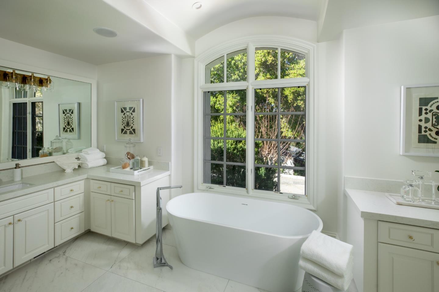 Detail Gallery Image 31 of 56 For 27210 Ohlone Ln, Los Altos Hills,  CA 94022 - 5 Beds | 5/2 Baths