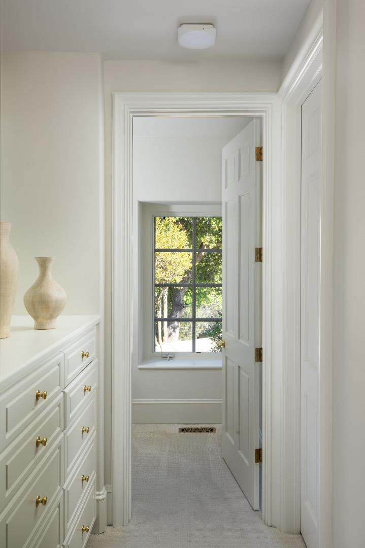 Detail Gallery Image 33 of 56 For 27210 Ohlone Ln, Los Altos Hills,  CA 94022 - 5 Beds | 5/2 Baths