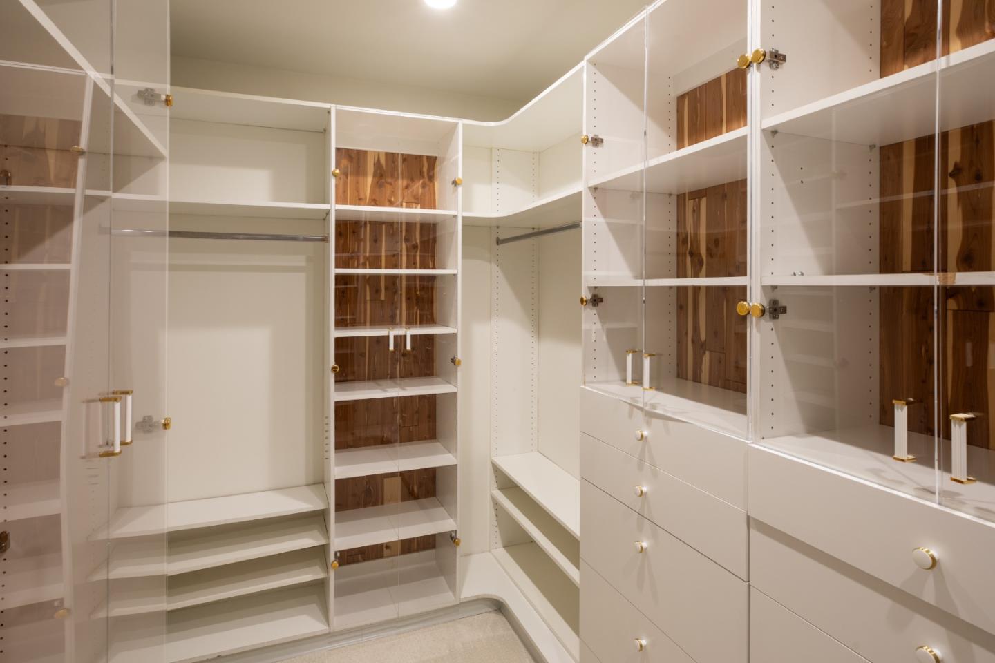 Detail Gallery Image 34 of 56 For 27210 Ohlone Ln, Los Altos Hills,  CA 94022 - 5 Beds | 5/2 Baths