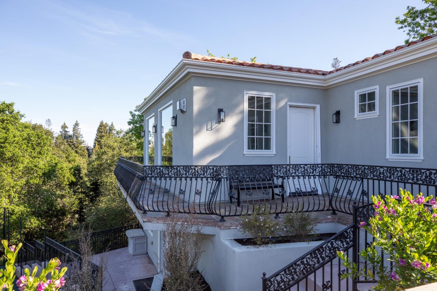 Detail Gallery Image 35 of 56 For 27210 Ohlone Ln, Los Altos Hills,  CA 94022 - 5 Beds | 5/2 Baths