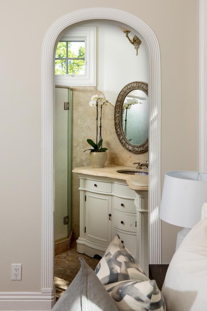 Detail Gallery Image 39 of 56 For 27210 Ohlone Ln, Los Altos Hills,  CA 94022 - 5 Beds | 5/2 Baths