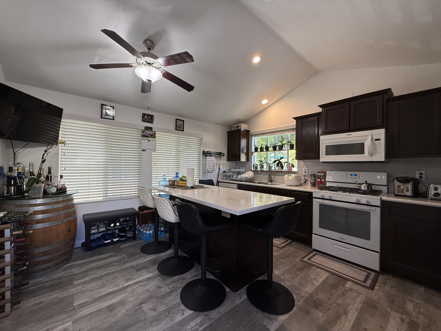 Detail Gallery Image 2 of 6 For 1850 Evans Ln #65,  San Jose,  CA 95125 - 2 Beds | 1 Baths