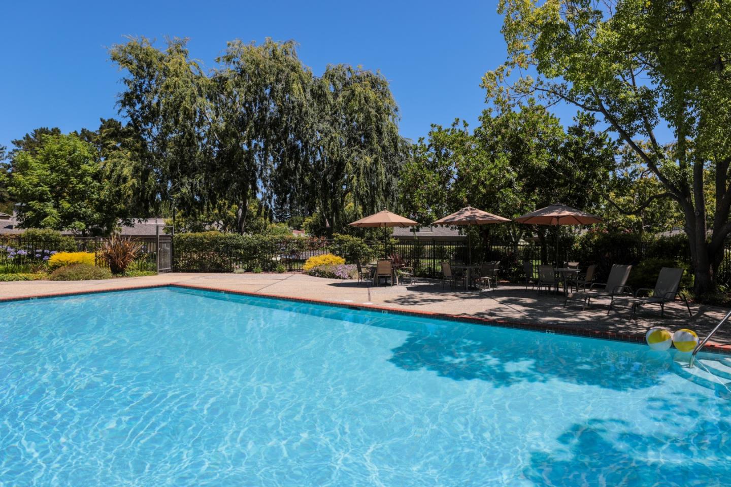 Detail Gallery Image 27 of 32 For 71 Bay Tree Ln, Los Altos,  CA 94022 - 2 Beds | 2 Baths