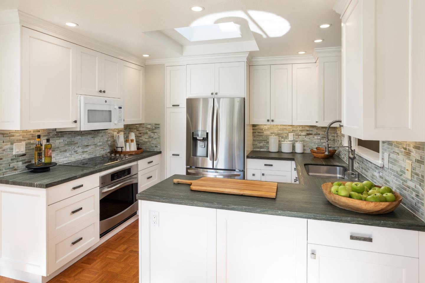 Detail Gallery Image 6 of 32 For 71 Bay Tree Ln, Los Altos,  CA 94022 - 2 Beds | 2 Baths