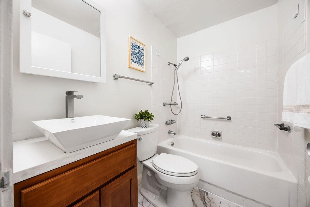 Detail Gallery Image 21 of 26 For 2632 Warring St #2,  Berkeley,  CA 94704 - 2 Beds | 1 Baths