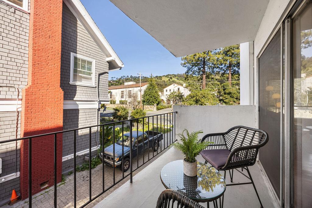 Detail Gallery Image 23 of 26 For 2632 Warring St #2,  Berkeley,  CA 94704 - 2 Beds | 1 Baths