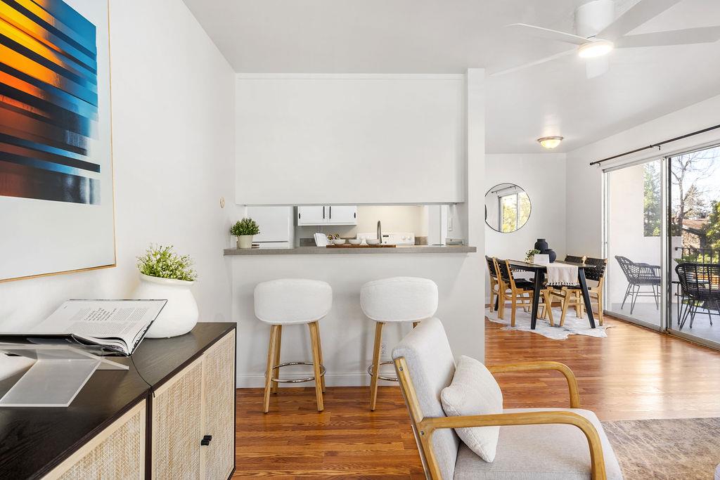 Detail Gallery Image 5 of 26 For 2632 Warring St #2,  Berkeley,  CA 94704 - 2 Beds | 1 Baths