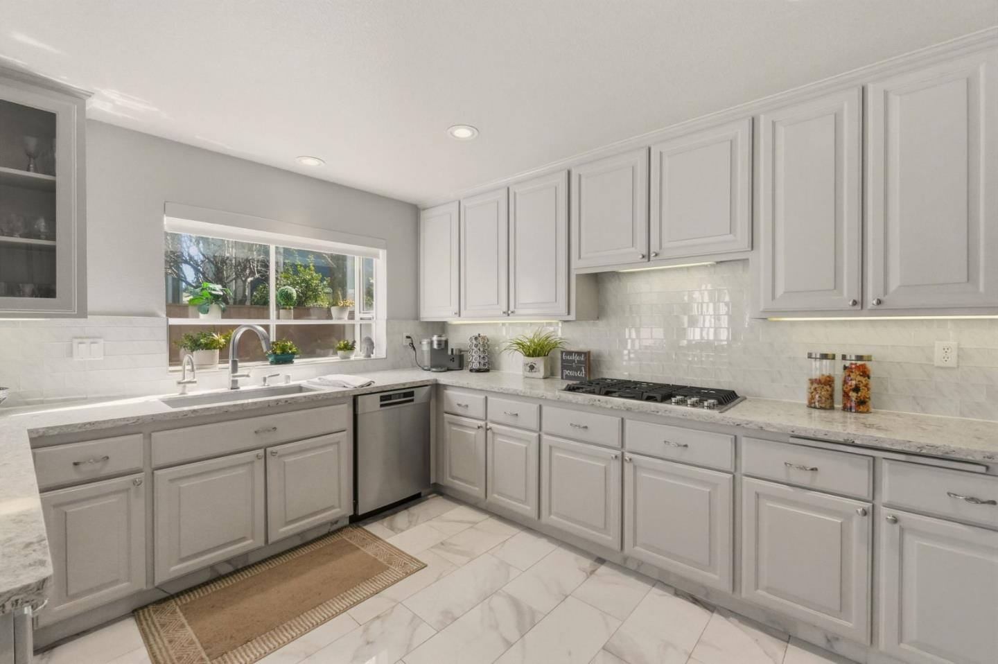 Detail Gallery Image 19 of 53 For 1252 Montcourse Ln, San Jose,  CA 95131 - 4 Beds | 2 Baths