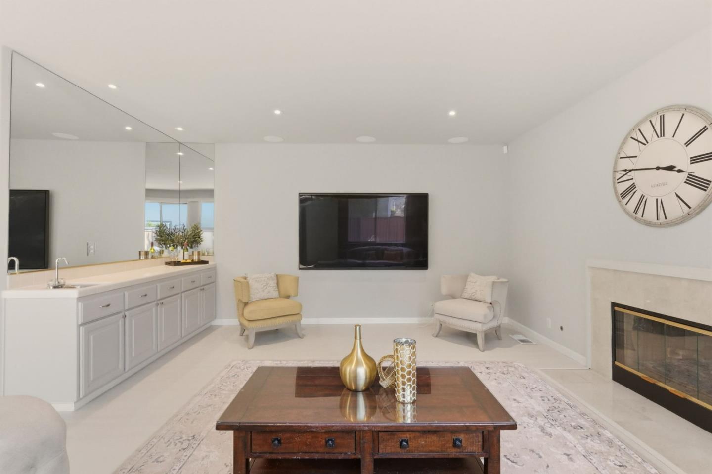 Detail Gallery Image 4 of 53 For 1252 Montcourse Ln, San Jose,  CA 95131 - 4 Beds | 2 Baths