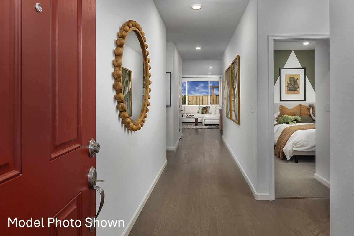 Detail Gallery Image 2 of 10 For 440 Walk About Way, Hollister,  CA 95023 - 3 Beds | 2 Baths