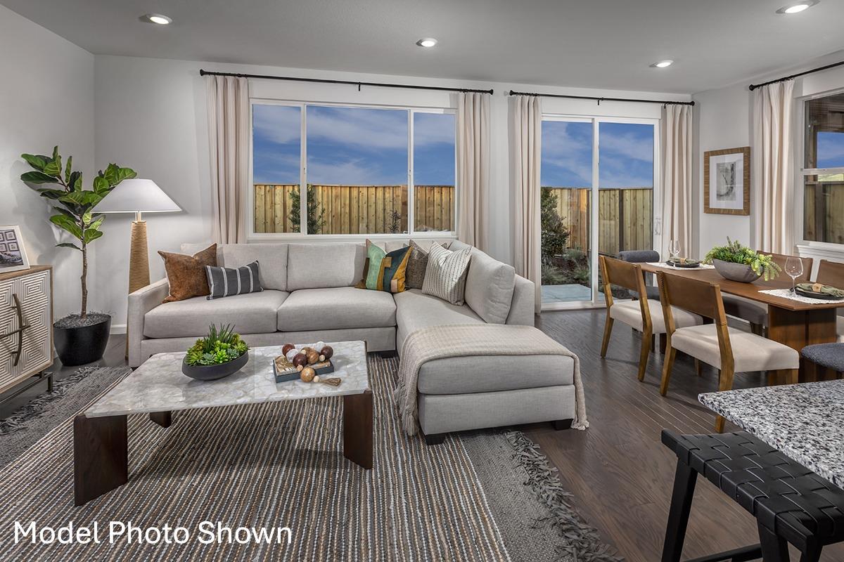 Detail Gallery Image 5 of 10 For 440 Walk About Way, Hollister,  CA 95023 - 3 Beds | 2 Baths