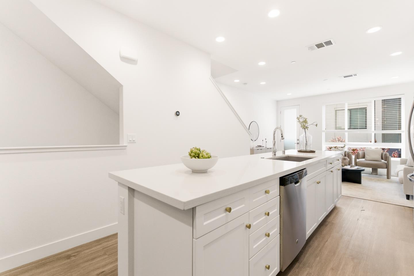 Detail Gallery Image 10 of 40 For 1249 Edgewood Way, South San Francisco,  CA 94080 - 3 Beds | 3 Baths