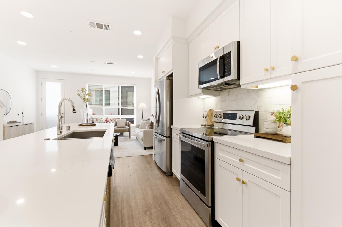 Detail Gallery Image 11 of 40 For 1249 Edgewood Way, South San Francisco,  CA 94080 - 3 Beds | 3 Baths