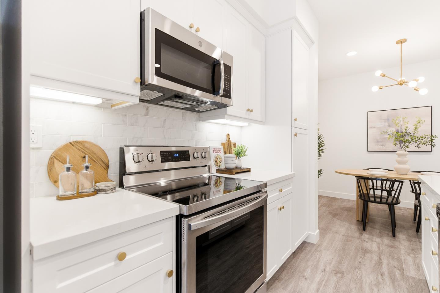 Detail Gallery Image 12 of 40 For 1249 Edgewood Way, South San Francisco,  CA 94080 - 3 Beds | 3 Baths