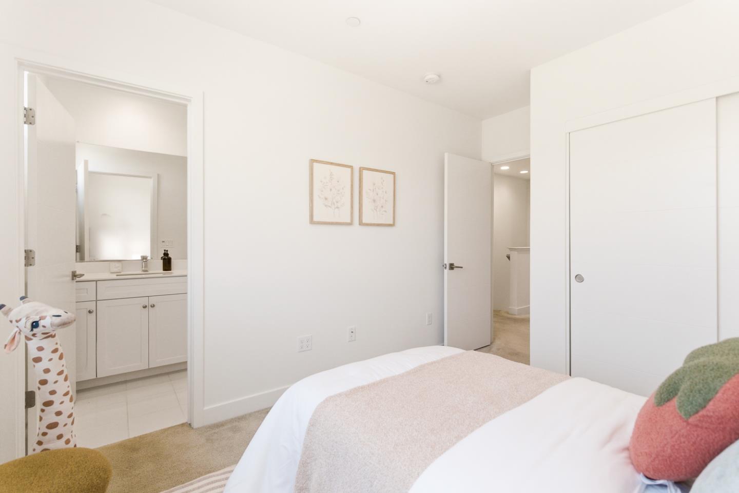 Detail Gallery Image 25 of 40 For 1249 Edgewood Way, South San Francisco,  CA 94080 - 3 Beds | 3 Baths