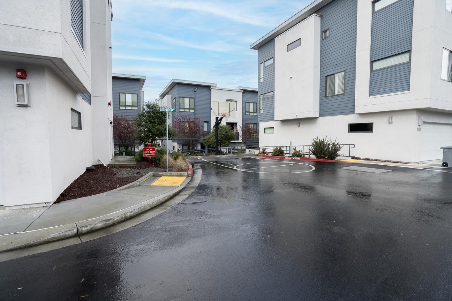 Detail Gallery Image 40 of 40 For 1249 Edgewood Way, South San Francisco,  CA 94080 - 3 Beds | 3 Baths